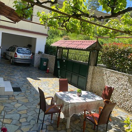 Artur'S Apartment 2 Gjirokastra Kültér fotó