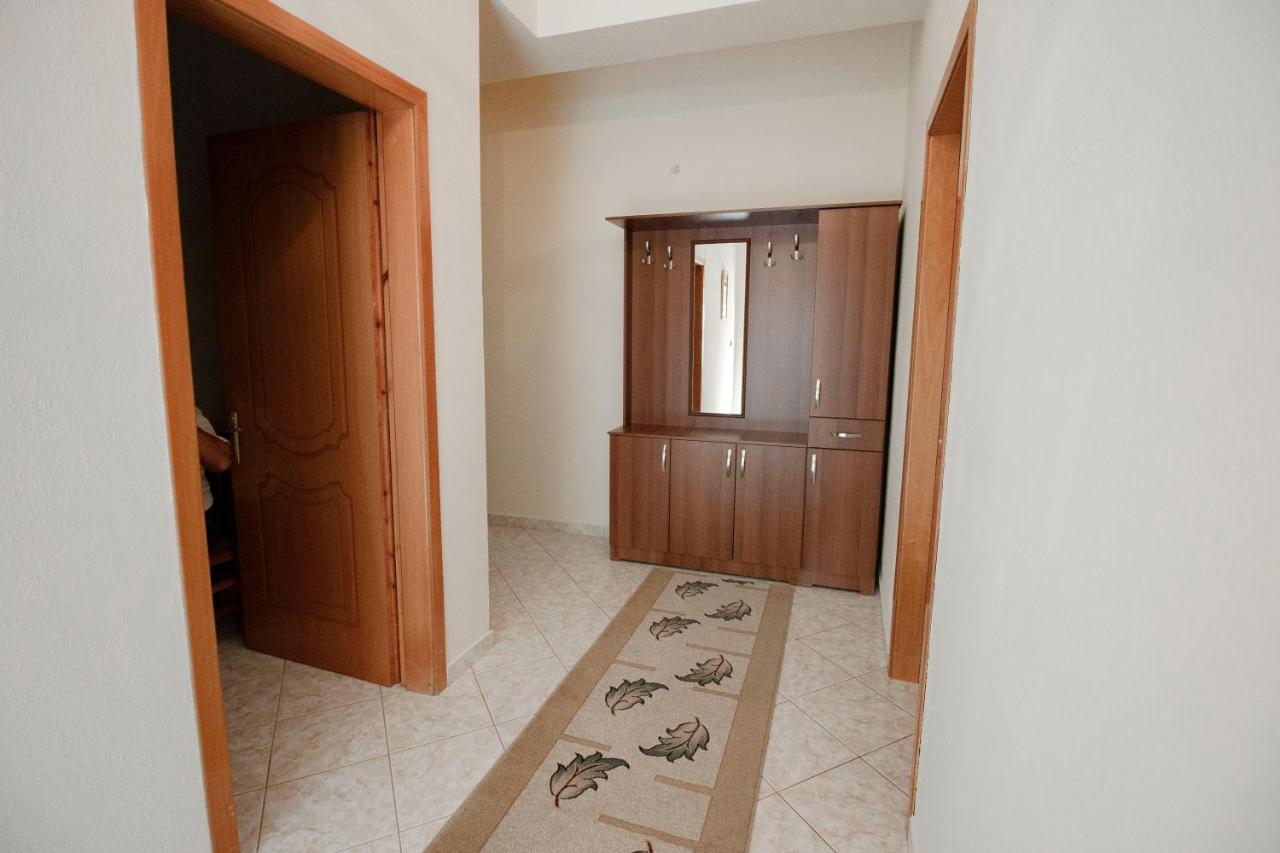 Artur'S Apartment 2 Gjirokastra Kültér fotó